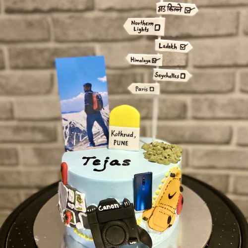 Birthday cake for a traveller #travellercake #travelcake #travelthemecake  #travellerthemecake #patnacakeshop #patnabakery #birthdaycake… | Instagram